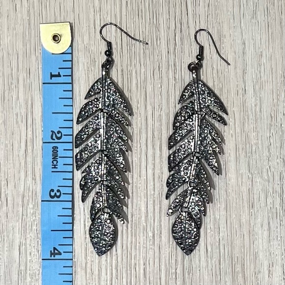 2/$15! 🍀Bundle! Black Metal Feather Earrings - Picture 2 of 4